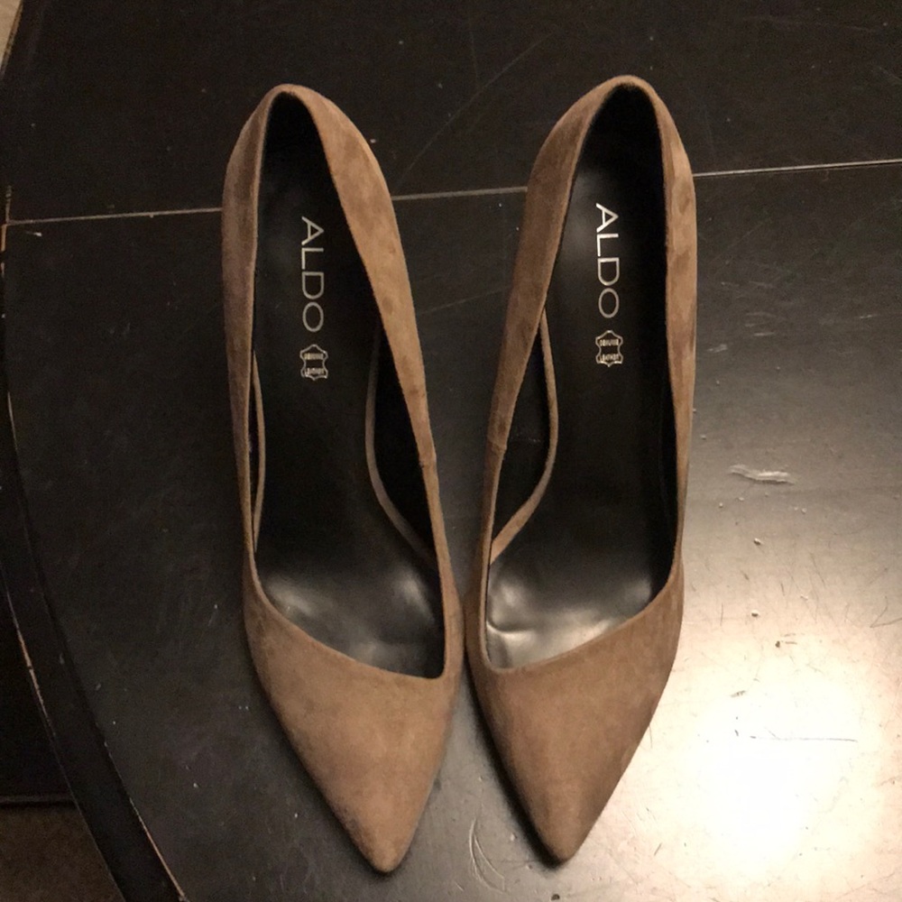 Aldo beige/gray pumps